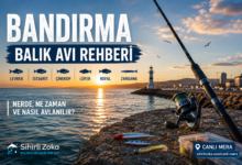 Bandırma balık avı rehberi. Gün batımında Bandırma mendireğinde spin kamışı ve balıkçılık ekipmanlarıyla hazırlanan kapak görseli.